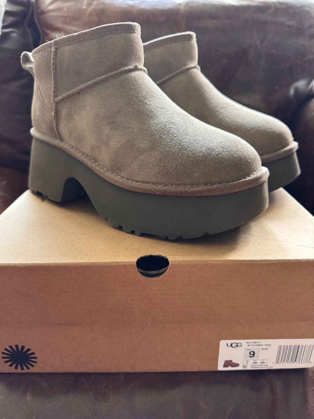 Ugg boots classic ultra mini platform hickory size9